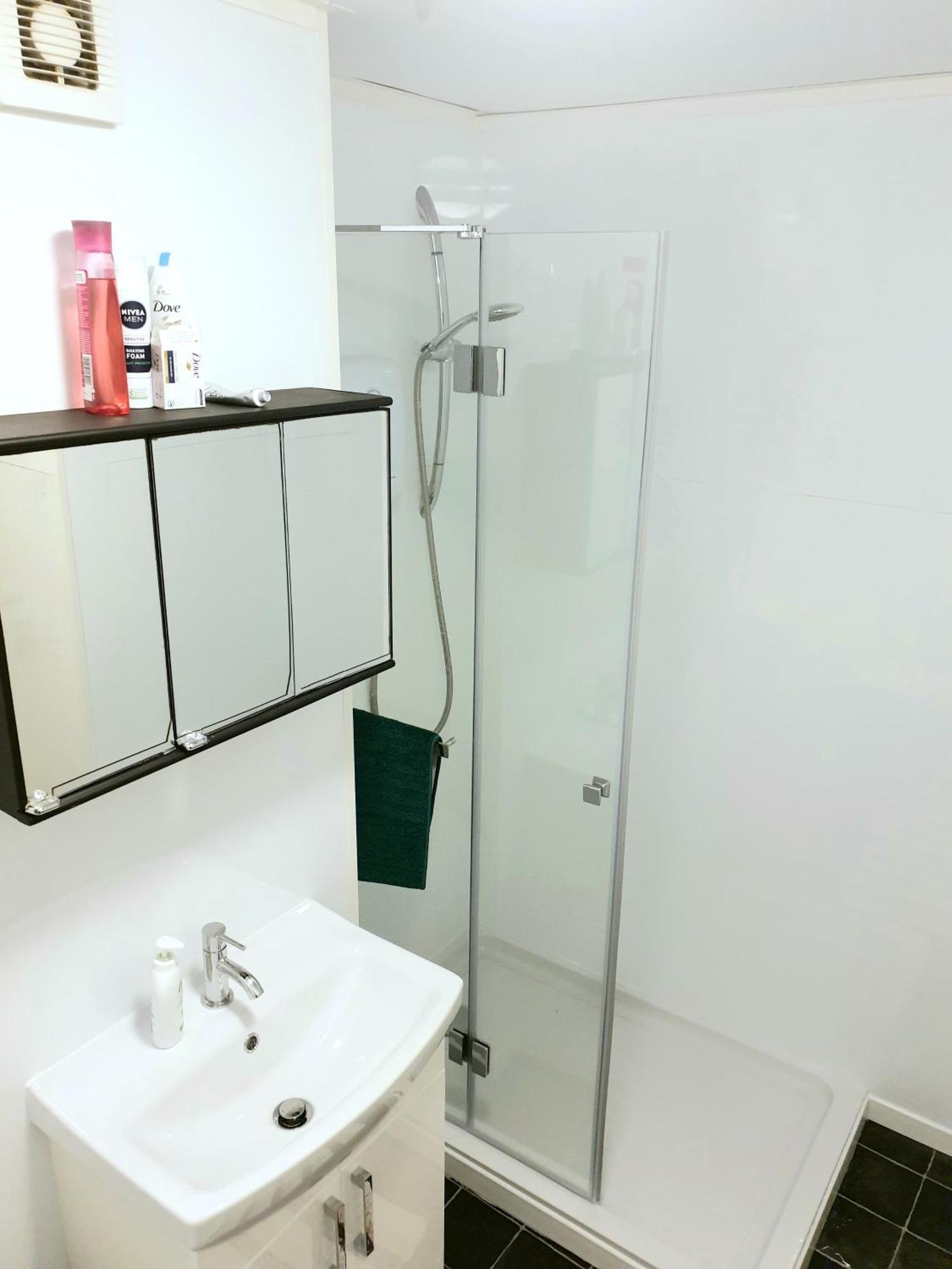 Double Room In Private Apartment London Exterior foto