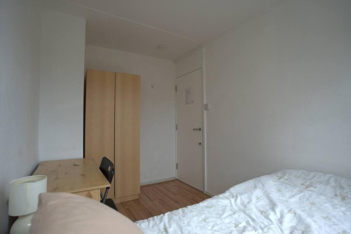 Double Room In Private Apartment London Exterior foto